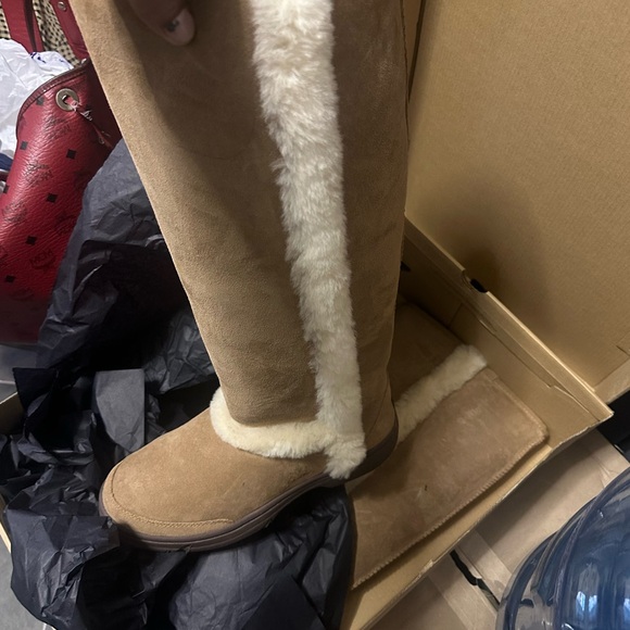 Ugg tall tan - Picture 4 of 6